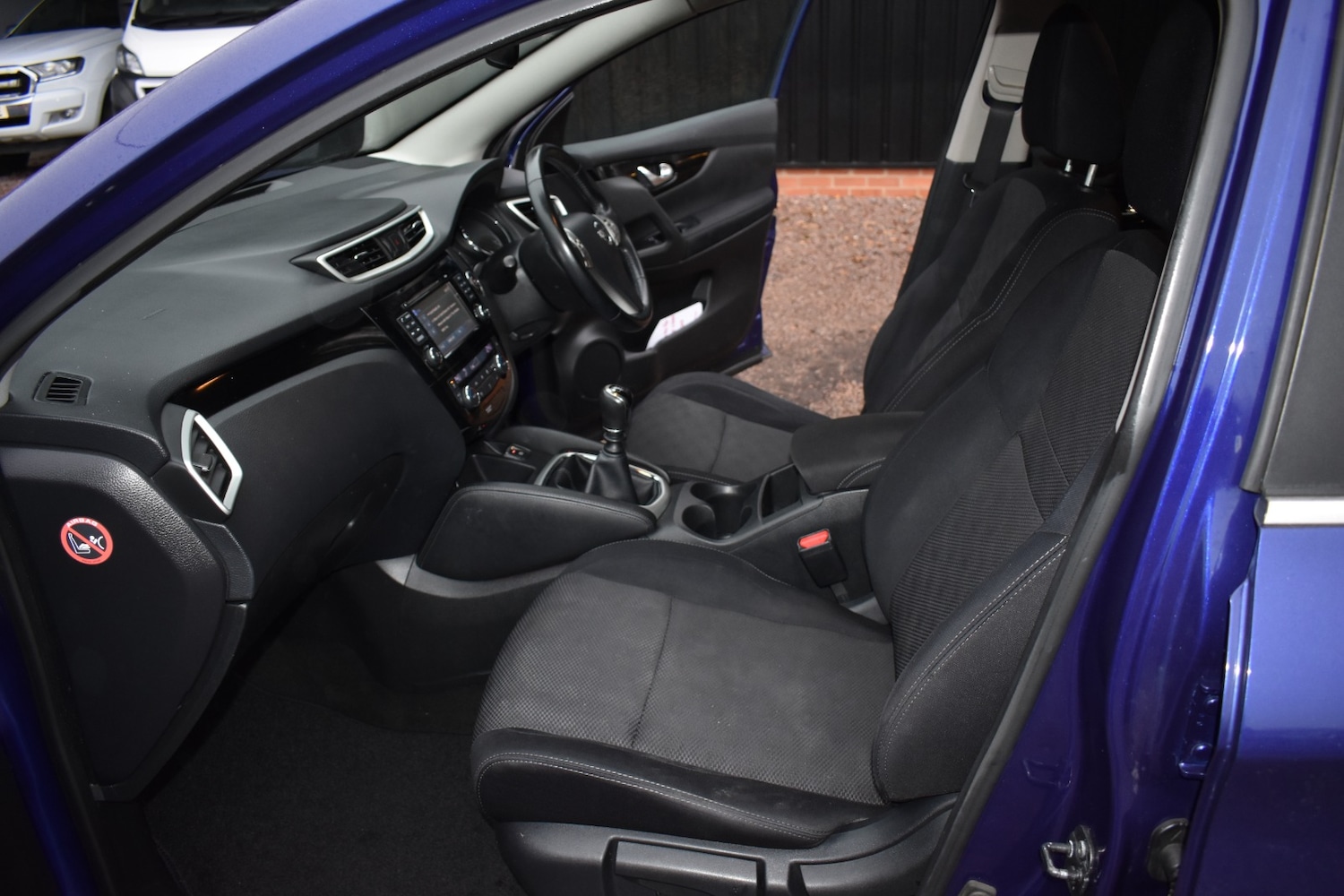 Used Nissan Qashqai 2017 for sale - 77147745: Photo 14