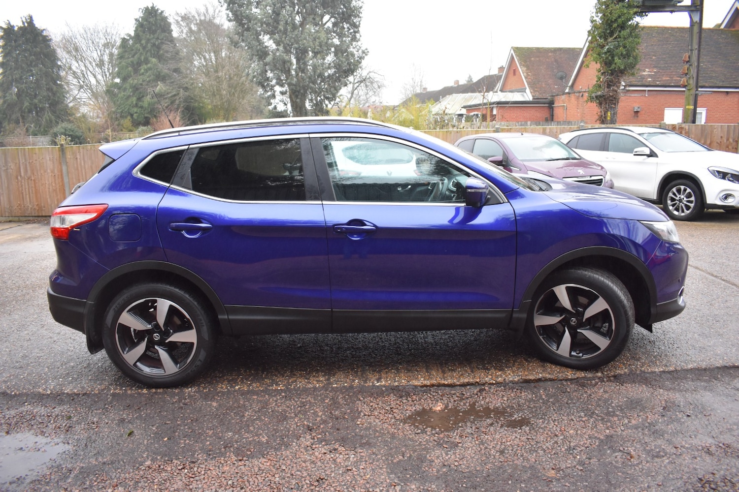 Used Nissan Qashqai 2017 for sale - 77147745: Photo 2