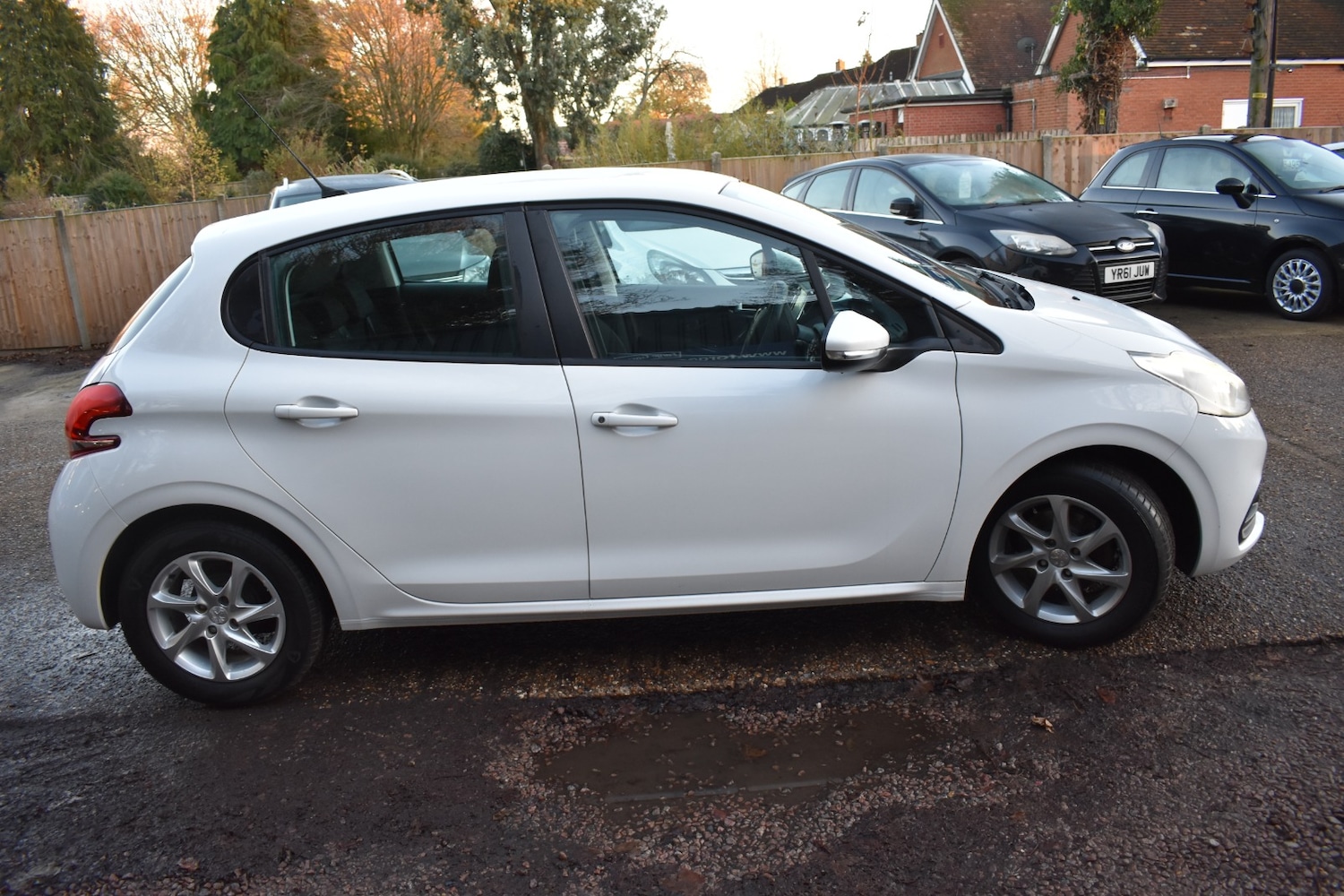 Used Peugeot 208 2015 for sale - 76706636: Photo 2