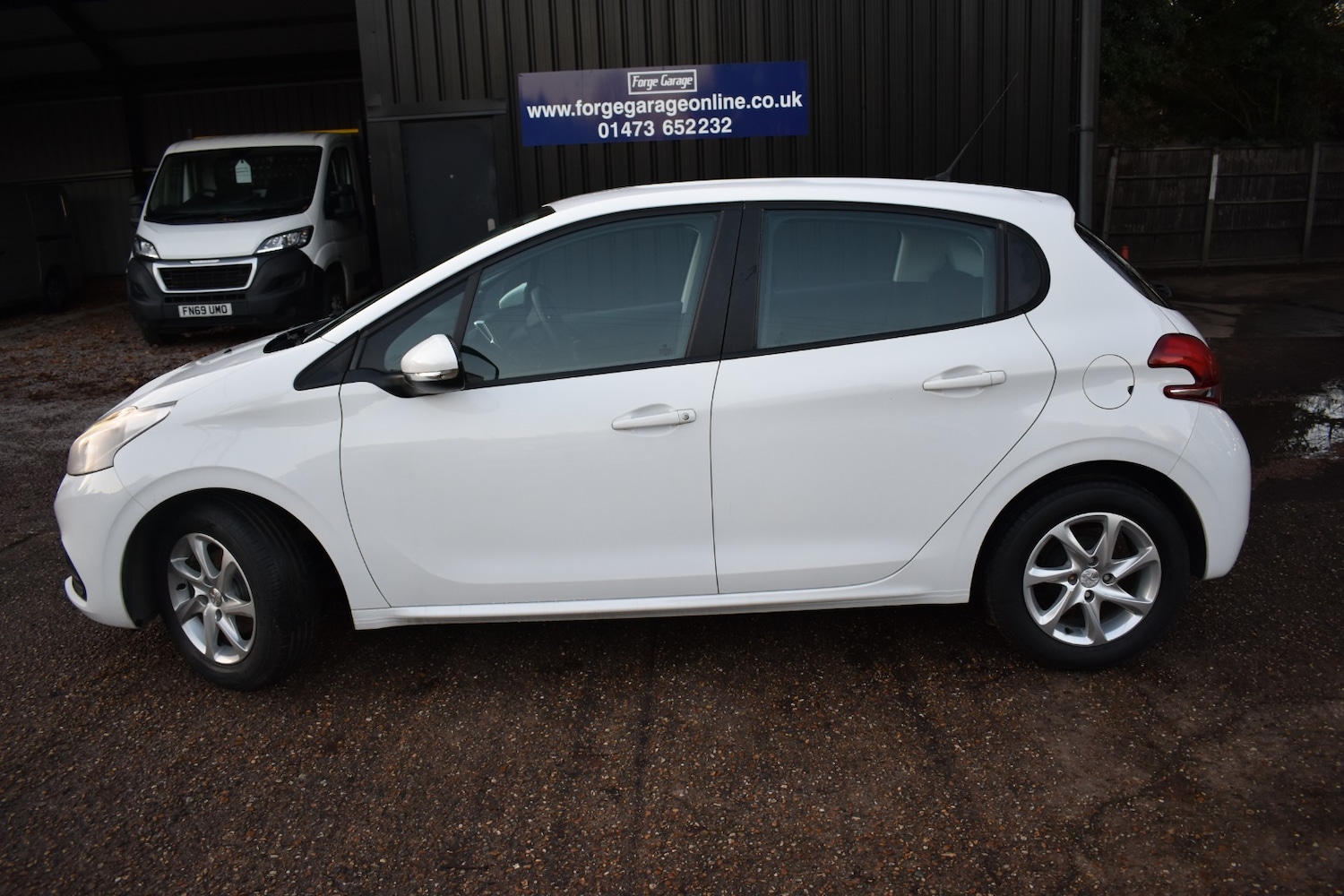 Used Peugeot 208 2015 for sale - 76706636: Photo 6