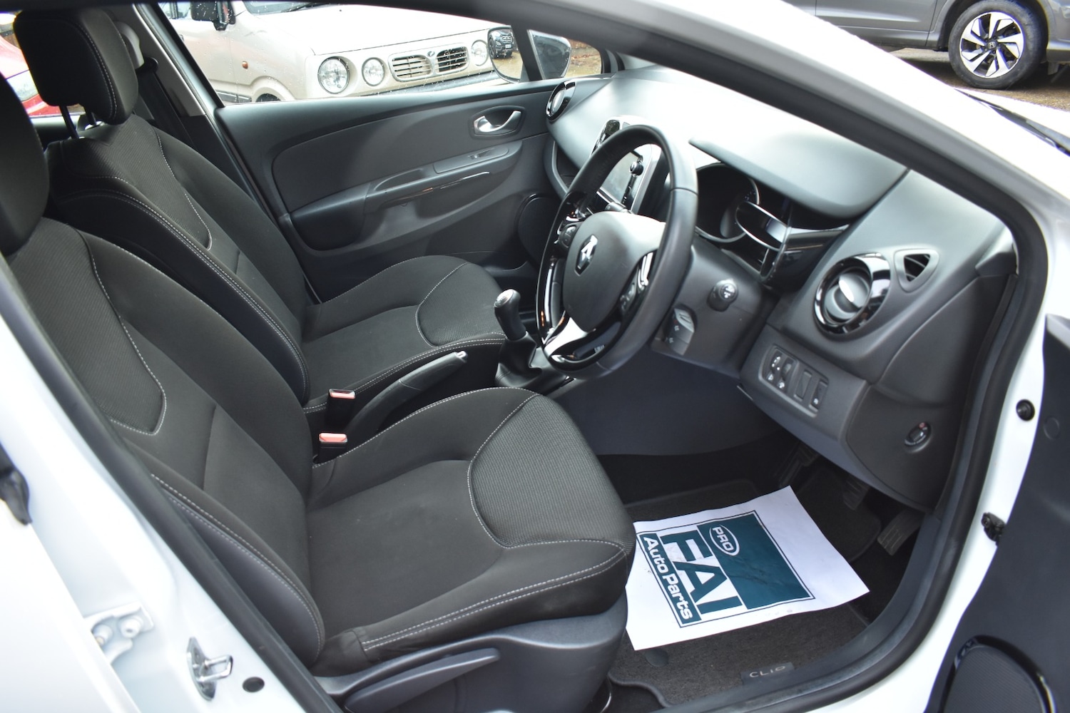 Used Renault Clio 2016 for sale - 76922002: Photo 8