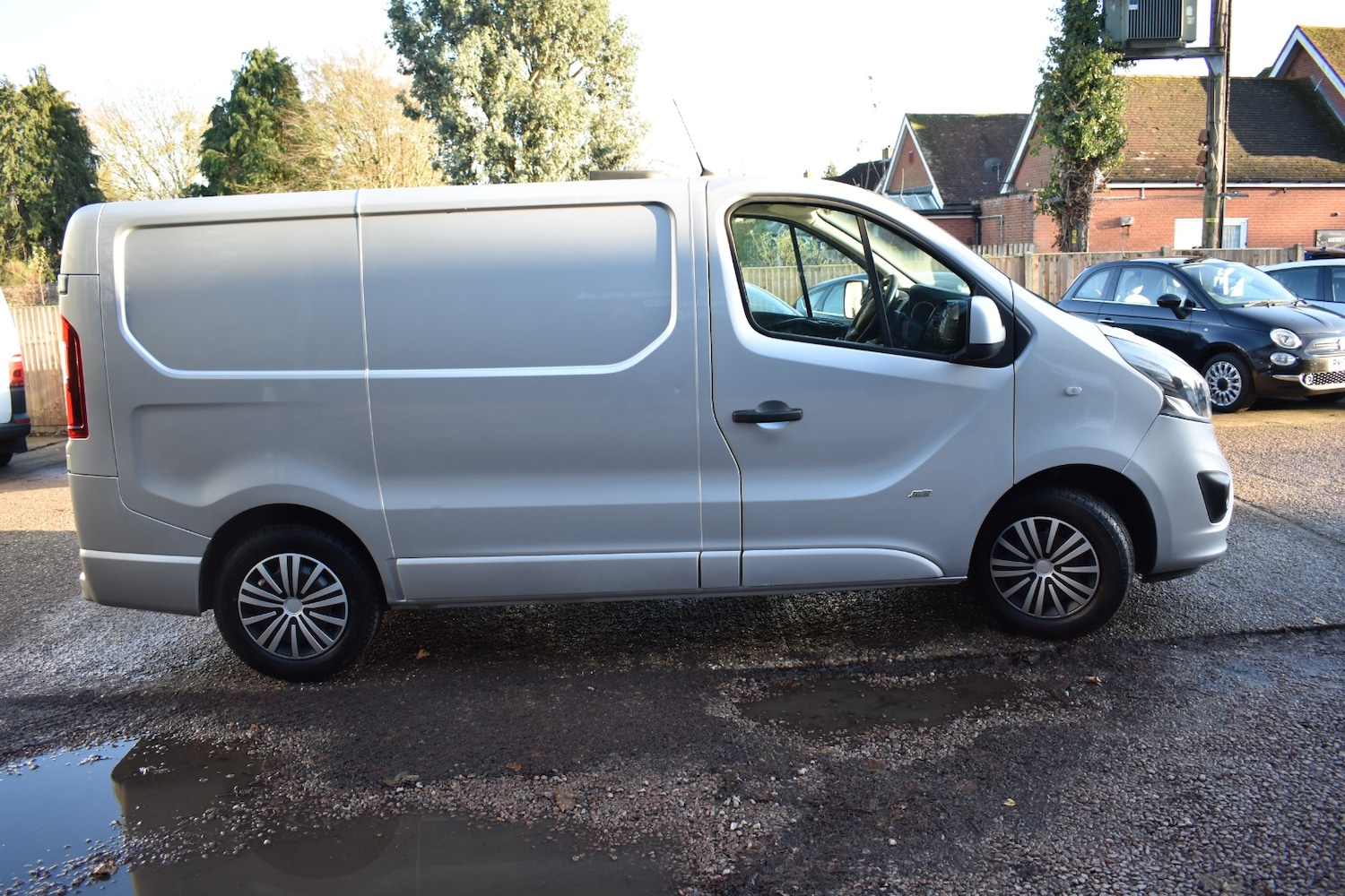 Used Vauxhall Vivaro 2015 for sale - 76706191: Photo 2