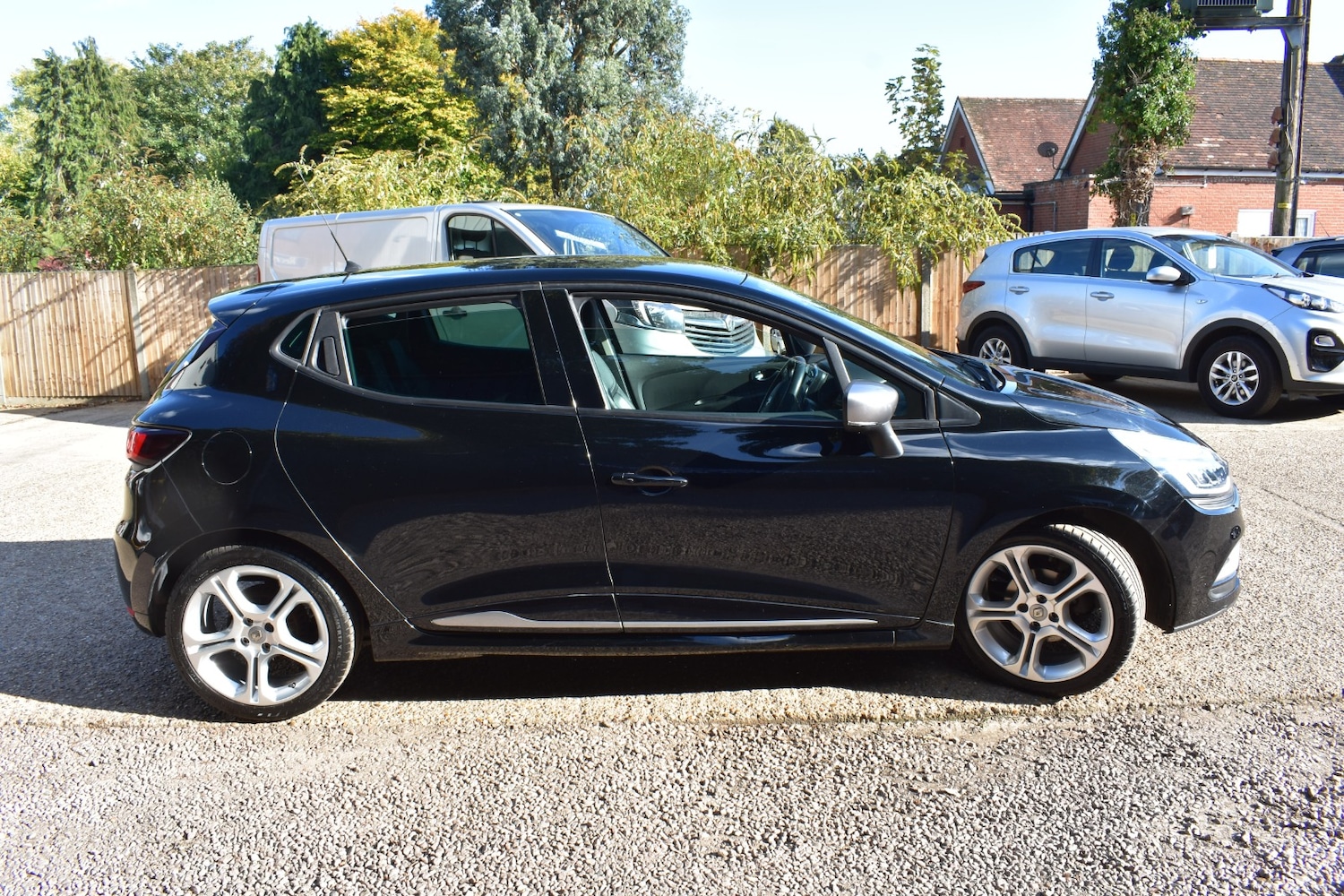 Used Renault Clio 2019 for sale - 76116680: Photo 2
