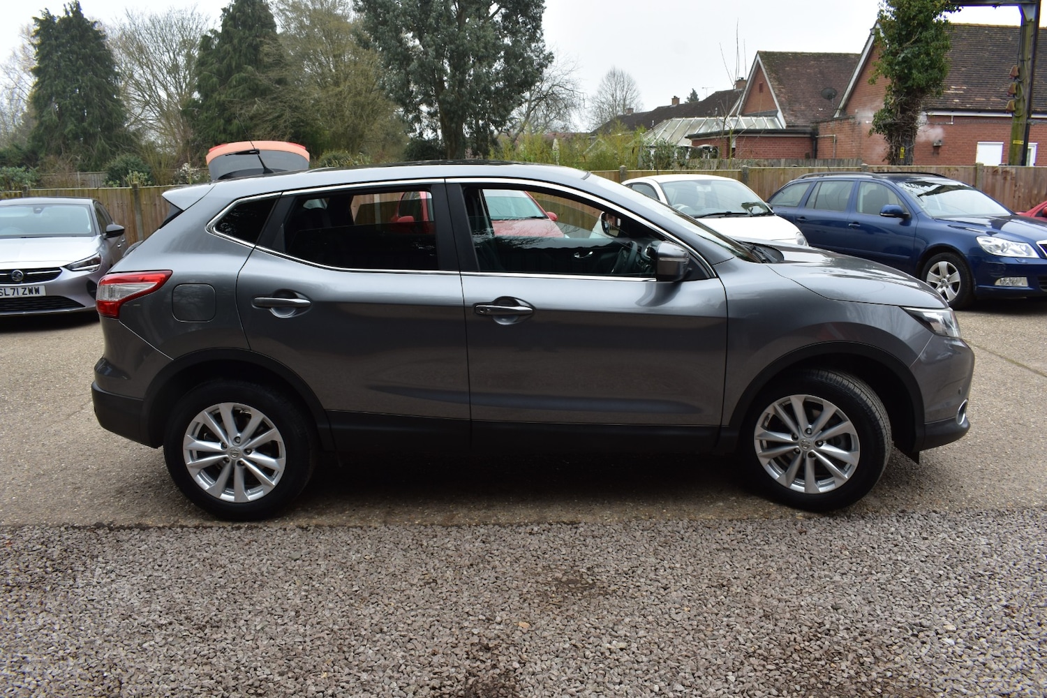 Used Nissan Qashqai 2014 for sale - 77775929: Photo 2