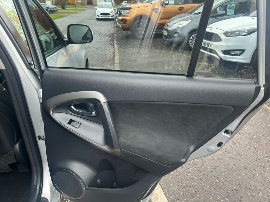 Used Toyota RAV4 2011 for sale - 76470121: Photo 14