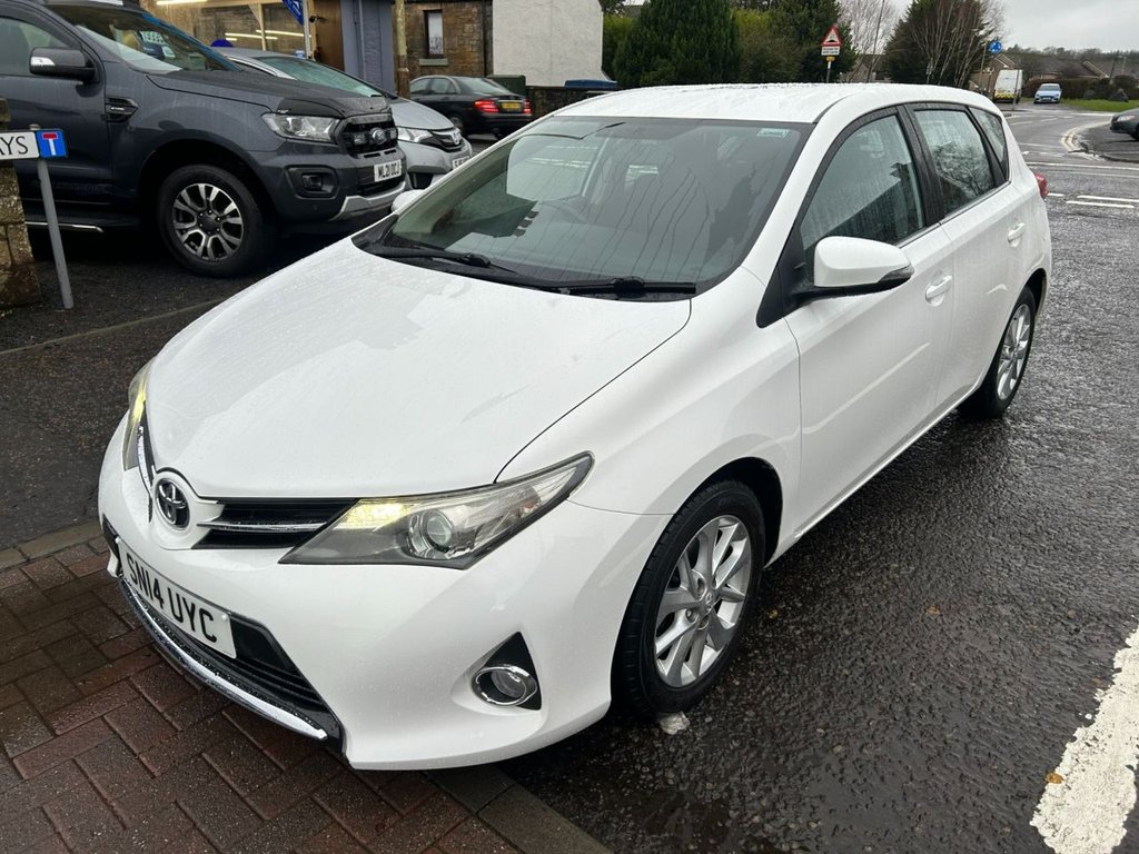 Used Toyota Auris 2014 for sale - 76883765: Photo 2