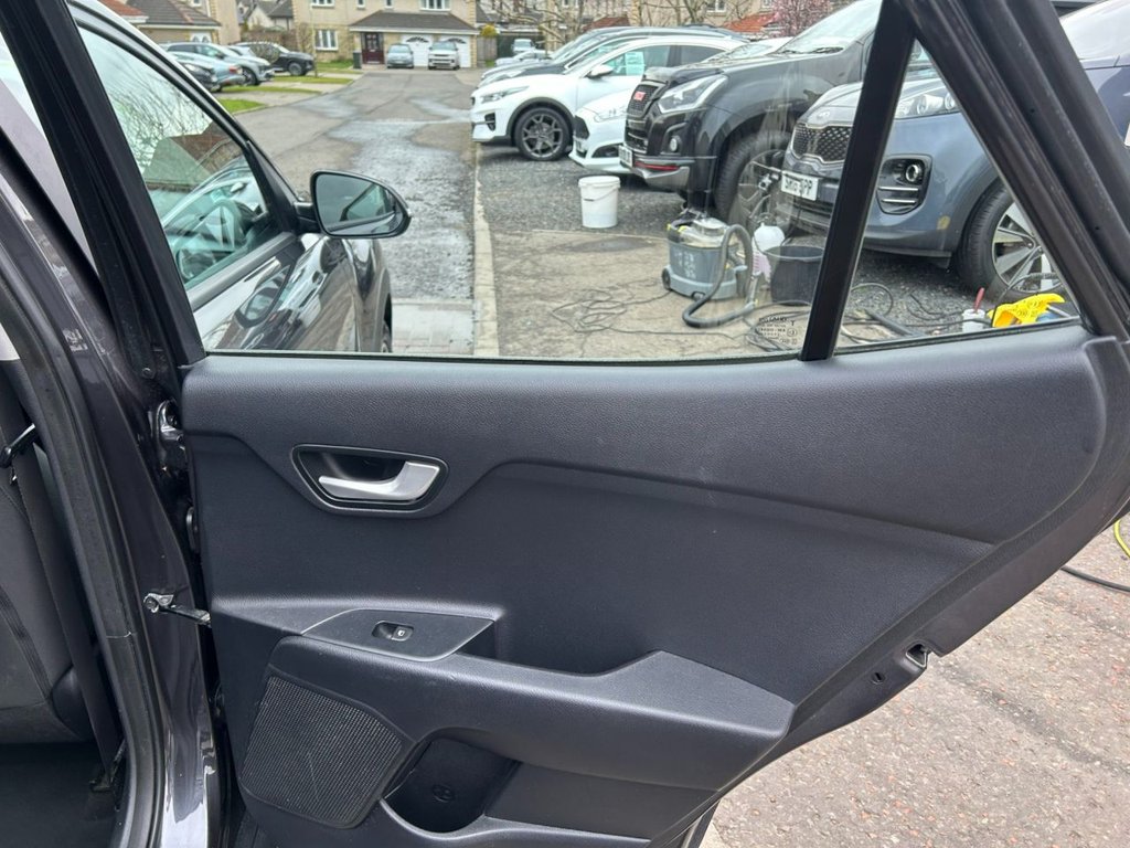 Used Kia Stonic 2019 for sale - 78044517: Photo 12