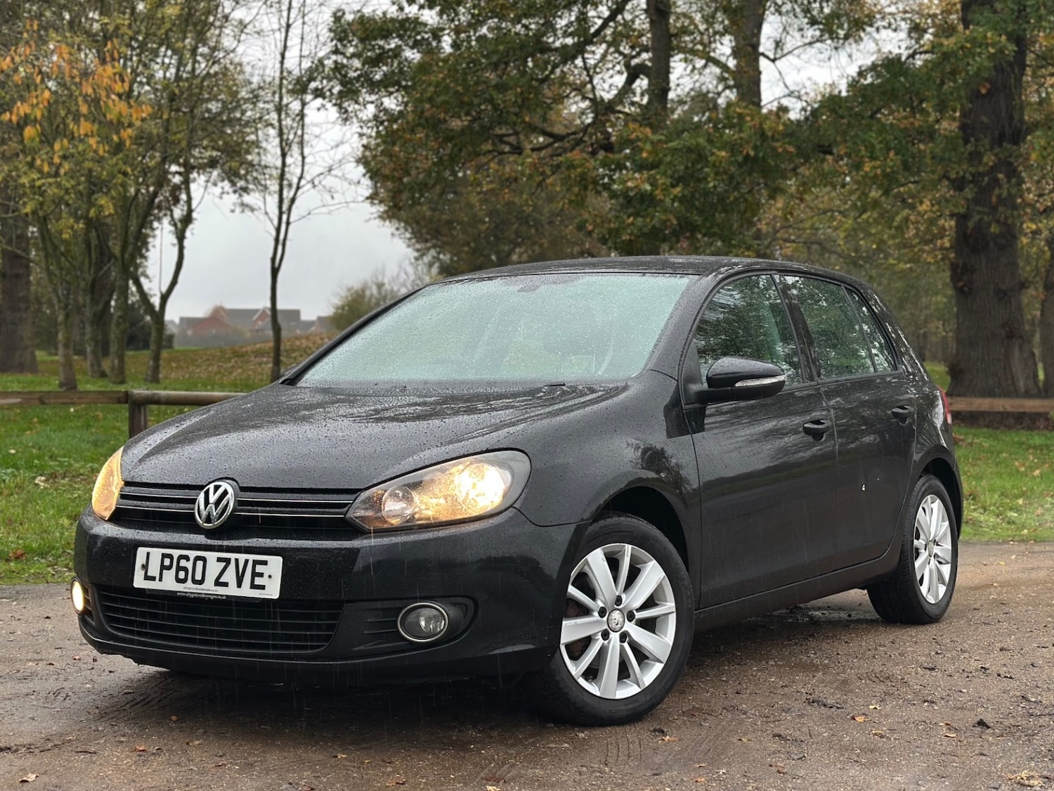 Used Volkswagen Golf 2011 for sale - 76536910: Photo 2