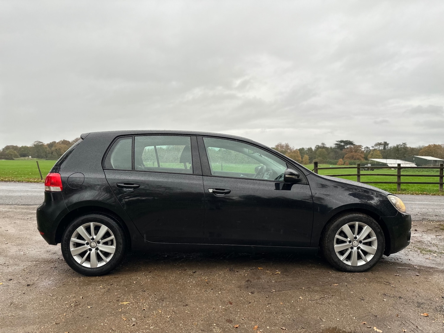 Used Volkswagen Golf 2011 for sale - 76536910: Photo 3