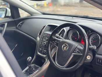 Used Vauxhall Astra 2011 for sale - 77610727: Photo