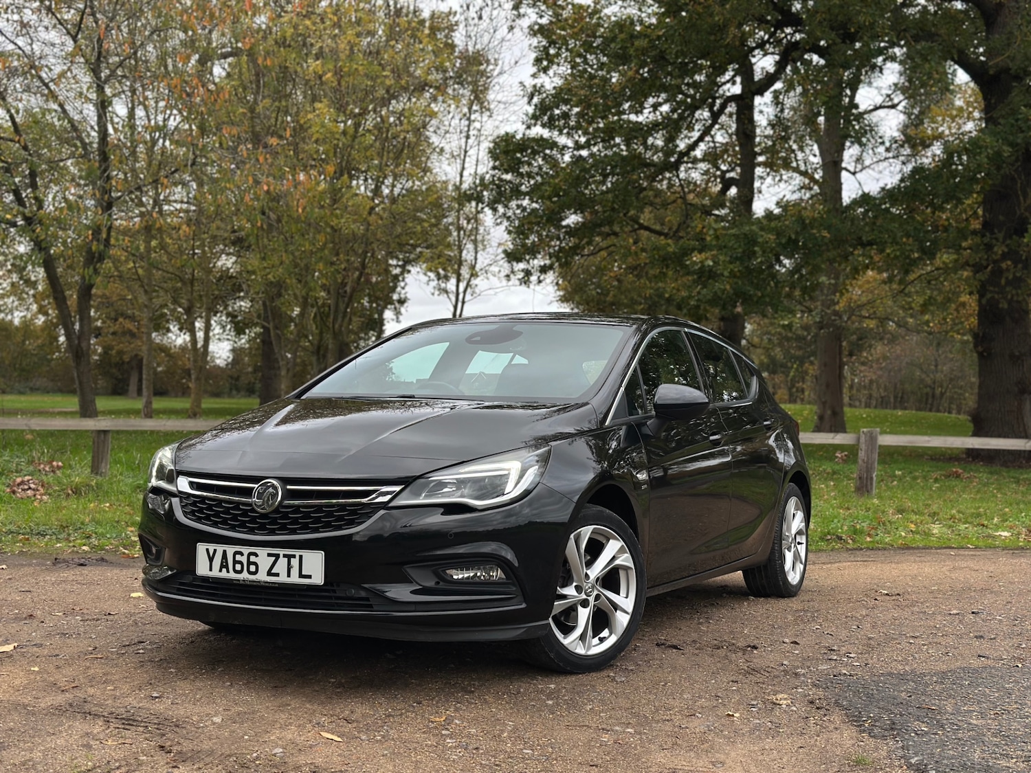 Used Vauxhall Astra 2017 for sale - 76464782: Photo 2