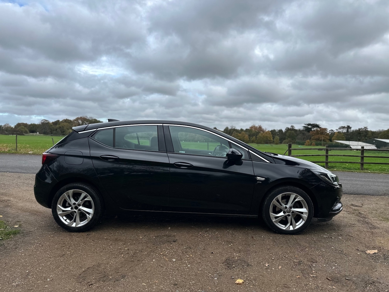 Used Vauxhall Astra 2017 for sale - 76464782: Photo 3