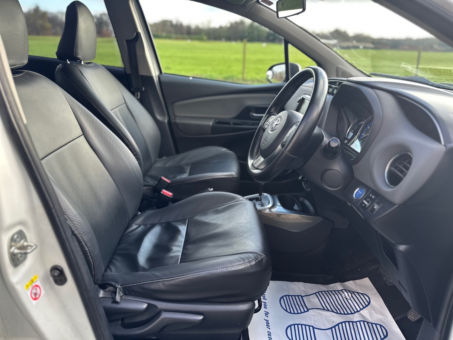 Used Toyota Yaris 2015 for sale - 77515320: Photo 12