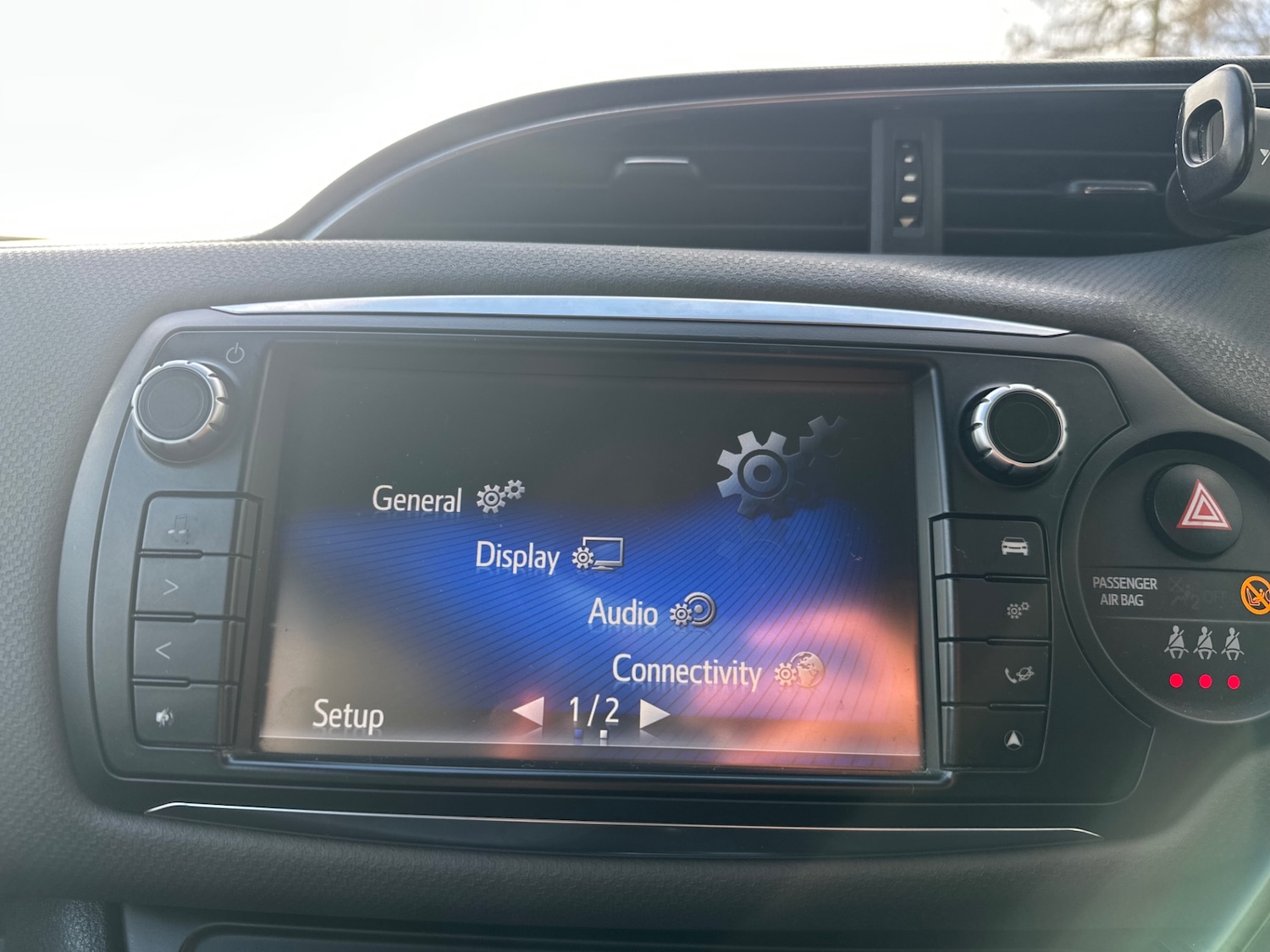 Used Toyota Yaris 2015 for sale - 77515320: Photo 25