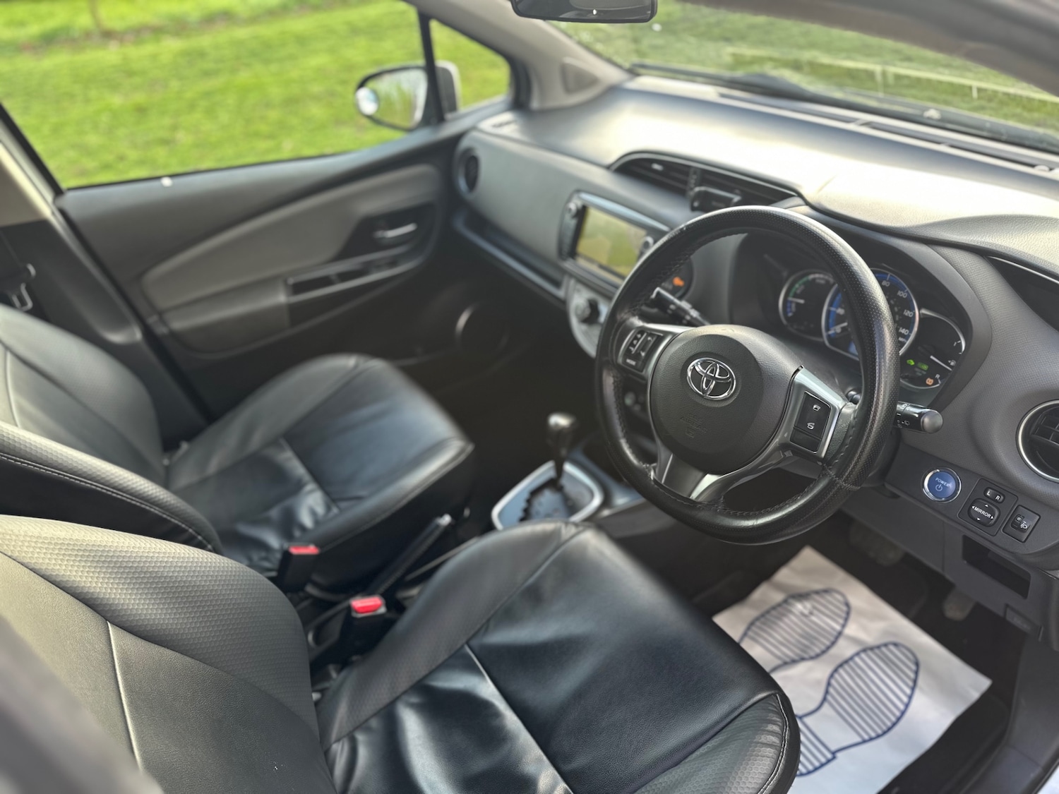 Used Toyota Yaris 2015 for sale - 77515320: Photo 3