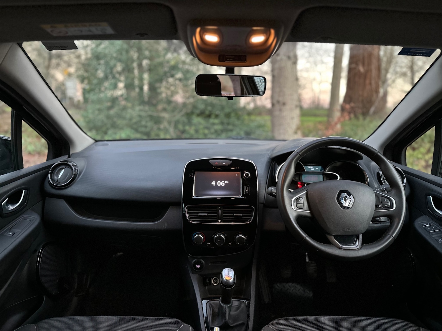 Used Renault Clio 2018 for sale - 77090759: Photo 2