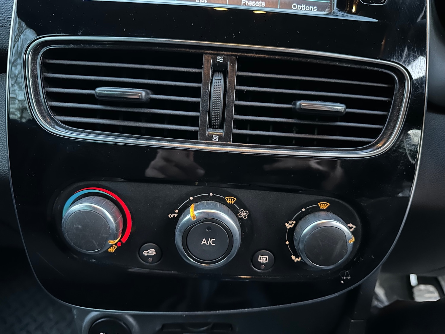 Used Renault Clio 2018 for sale - 77090759: Photo 29