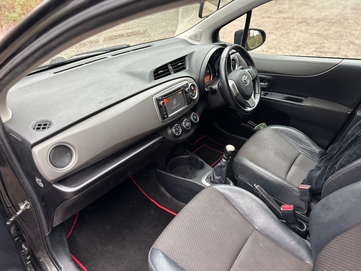 Used Toyota Yaris 2012 for sale - 77610703: Photo 12