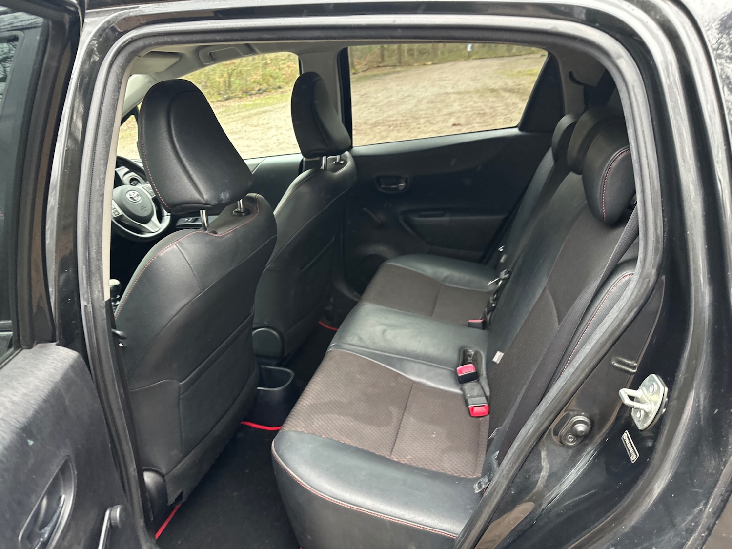 Used Toyota Yaris 2012 for sale - 77610703: Photo 15