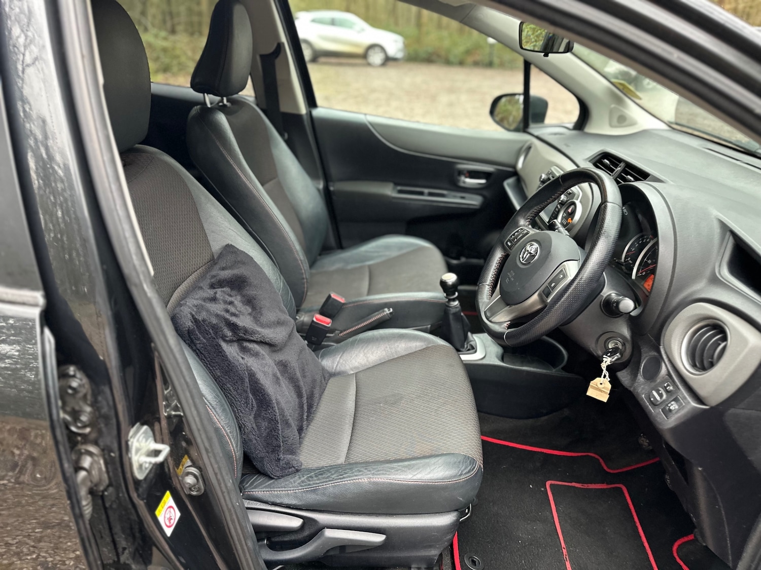 Used Toyota Yaris 2012 for sale - 77610703: Photo 9