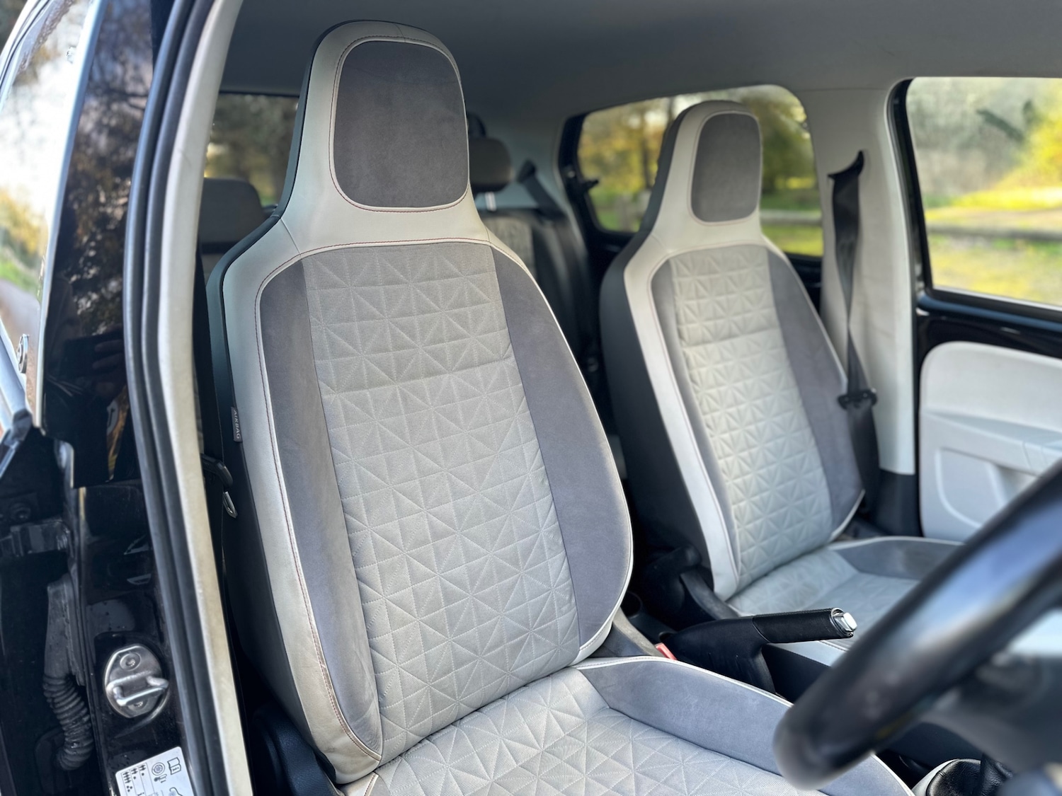 Used Volkswagen up! 2017 for sale - 76699630: Photo 17