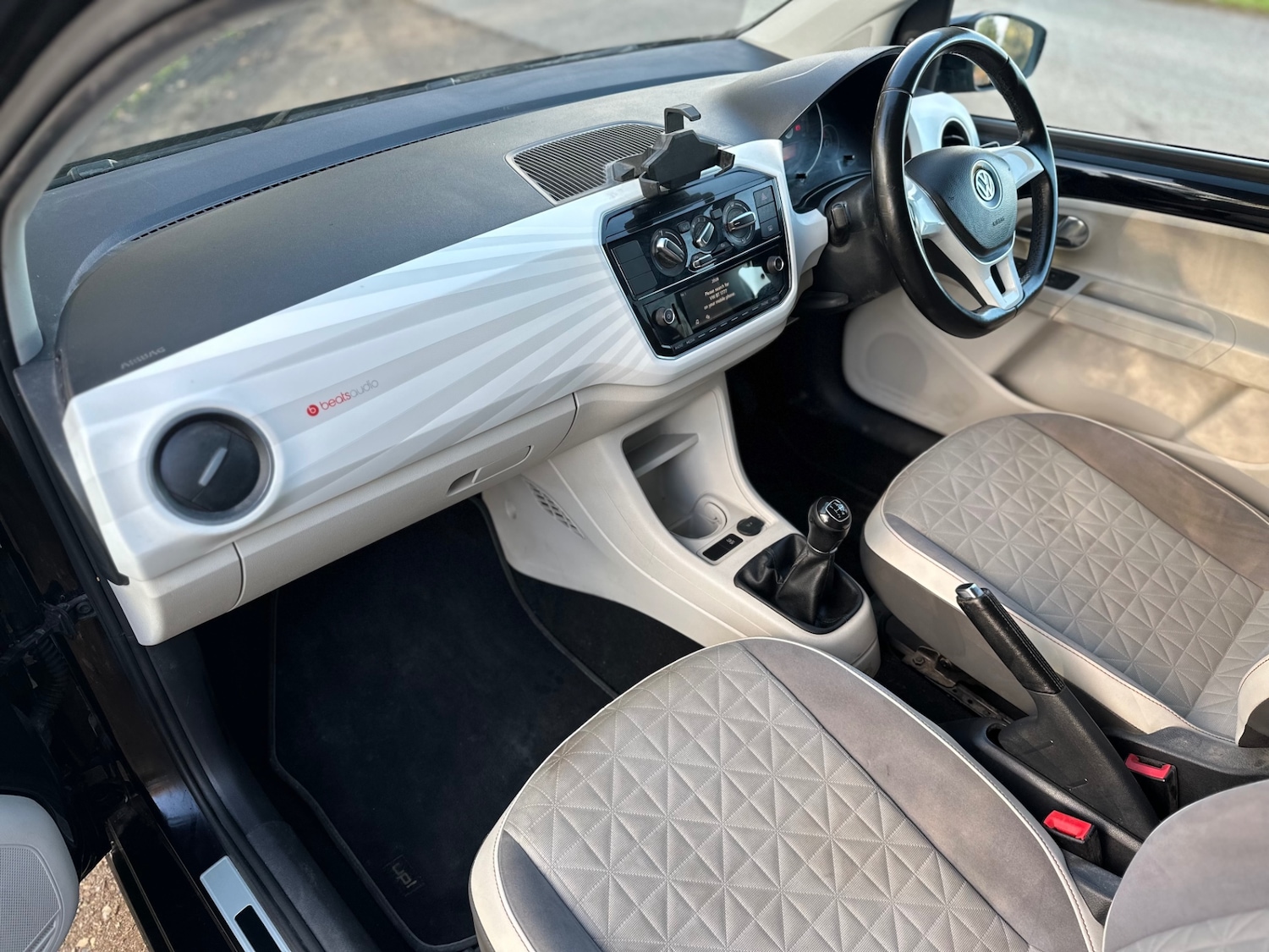 Used Volkswagen up! 2017 for sale - 76699630: Photo 18