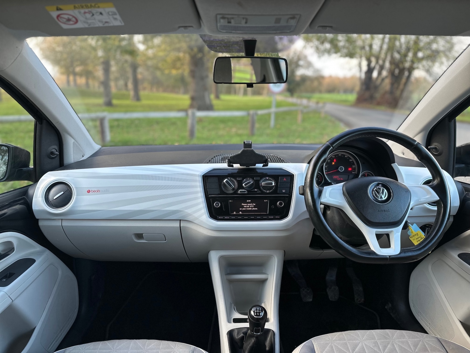 Used Volkswagen up! 2017 for sale - 76699630: Photo 25