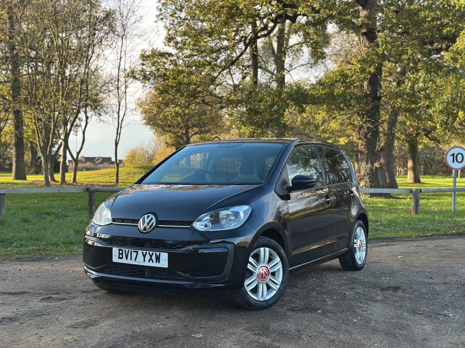 Used Volkswagen up! 2017 for sale - 76699630: Photo 3