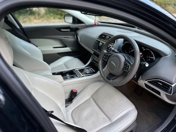 Used Jaguar XE 2015 for sale - 79387288: Photo