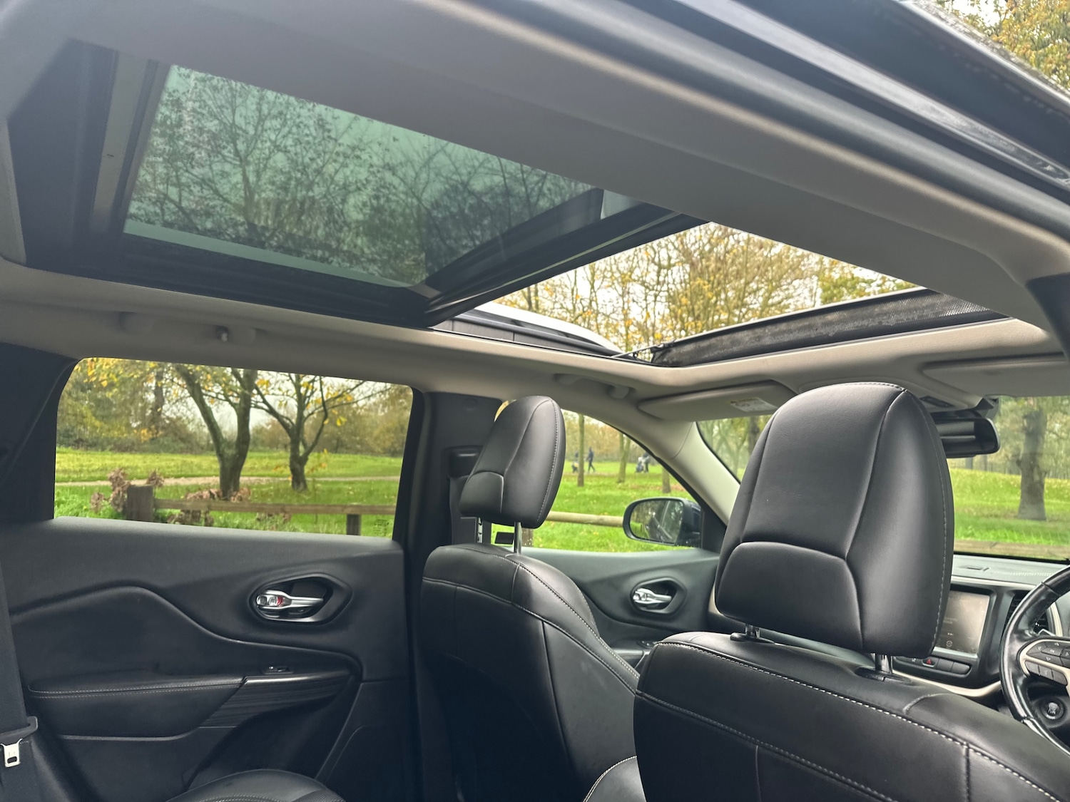 Used Jeep Cherokee 2015 for sale - 76589072: Photo 28