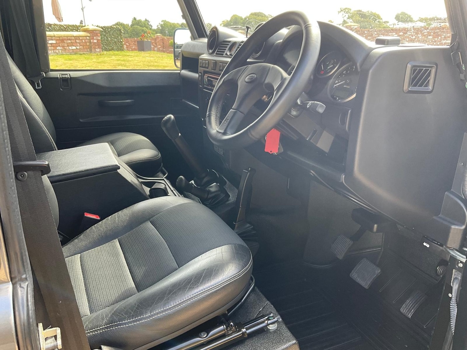 Used Land Rover Defender 2015 for sale - 75981572: Photo 3
