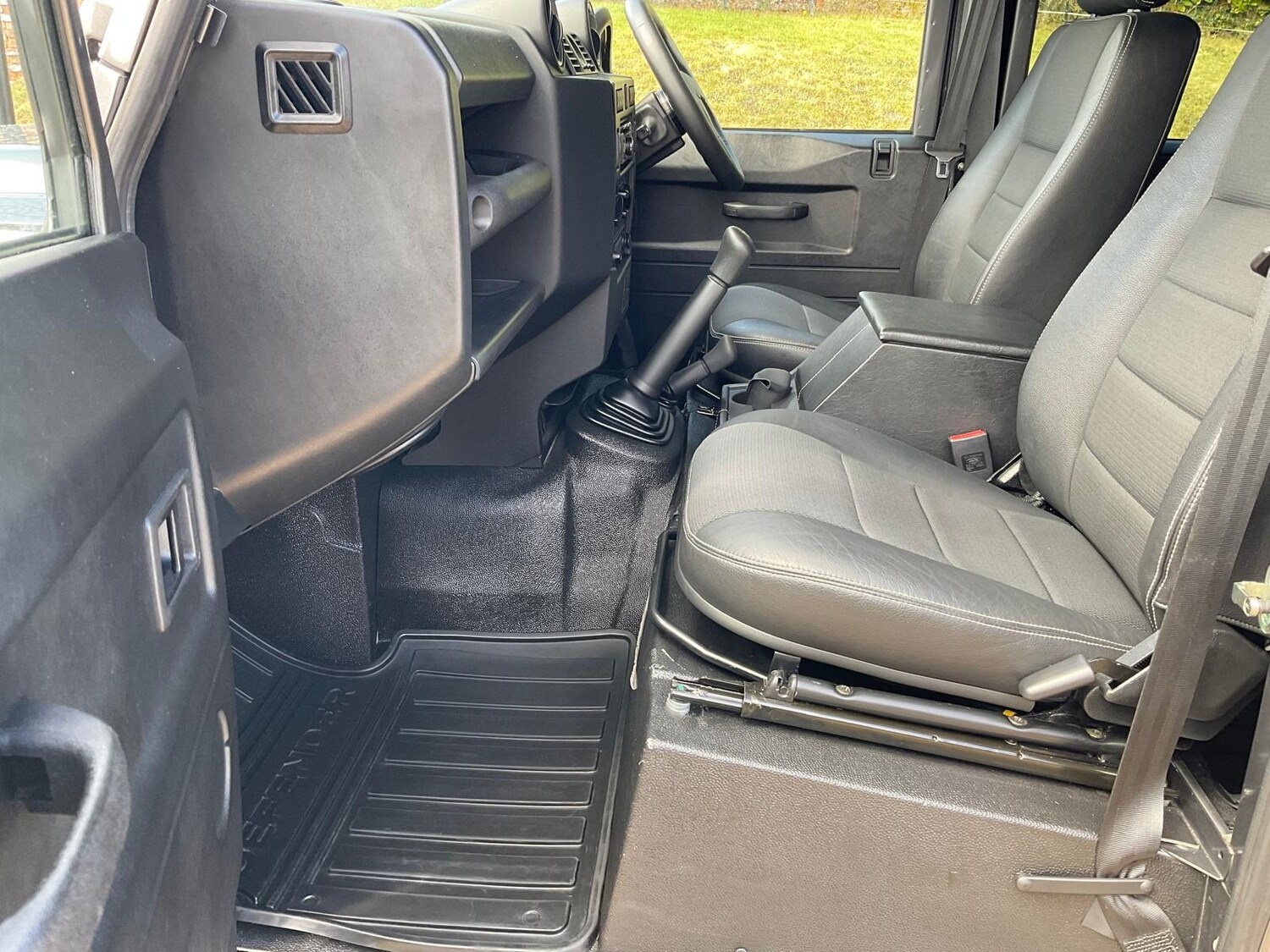 Used Land Rover Defender 2015 for sale - 75981572: Photo 7