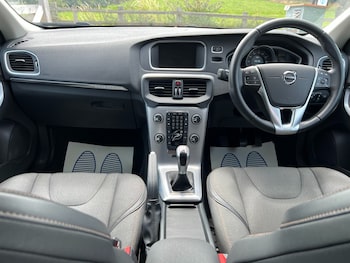 Used Volvo V40 2018 for sale - 75355009: Photo