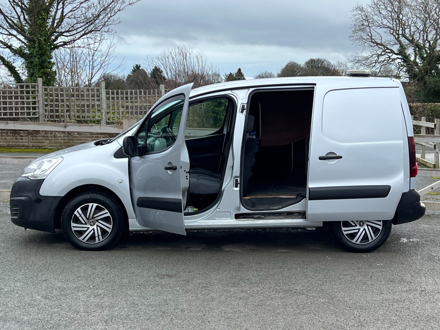 Used Peugeot Partner 2016 for sale - 77603467: Photo 13