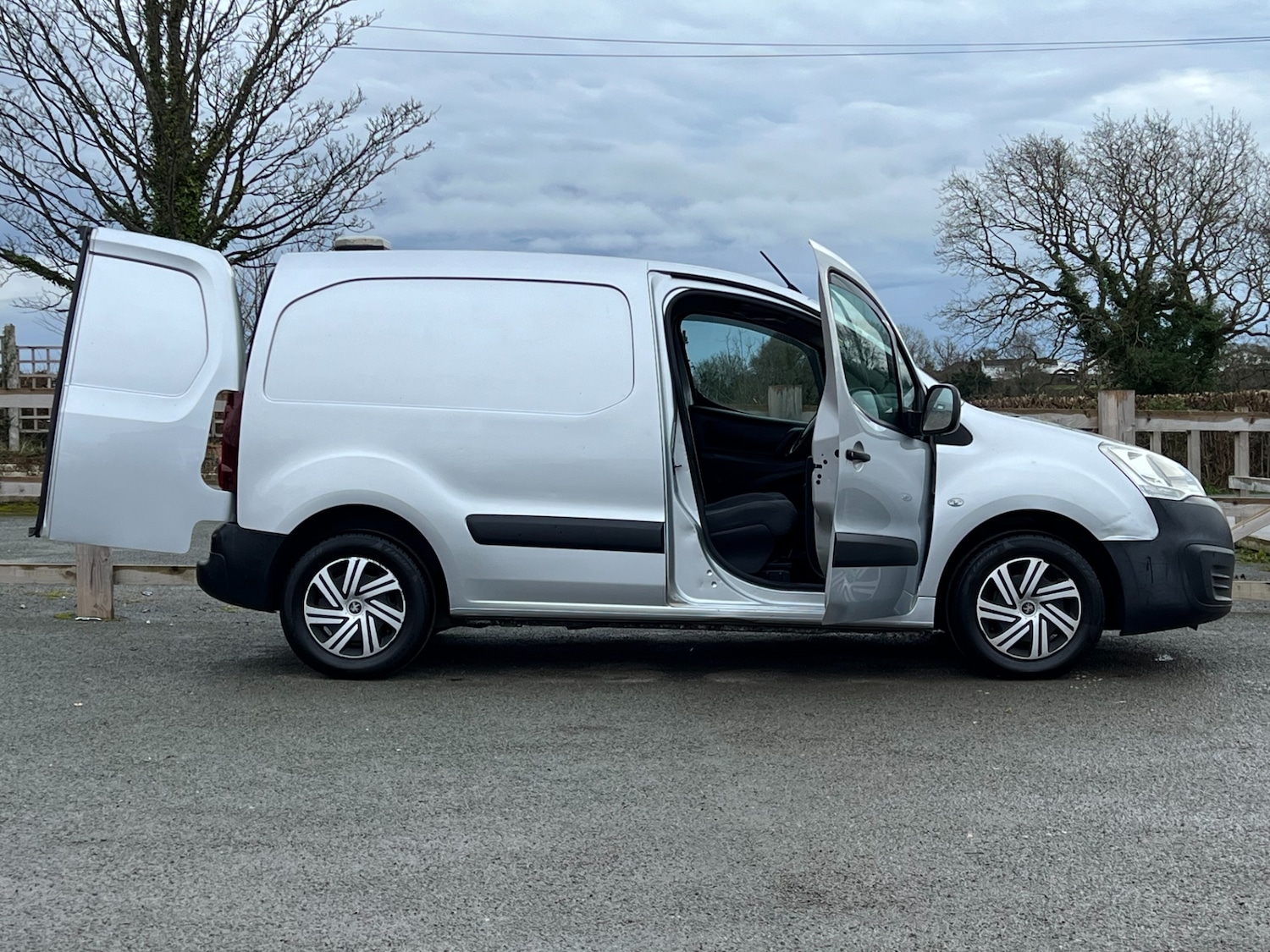 Used Peugeot Partner 2016 for sale - 77603467: Photo 18