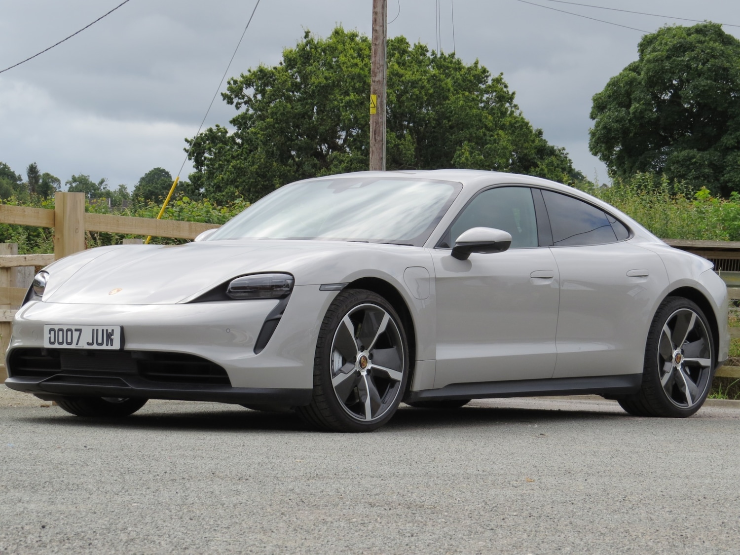 Used Porsche Taycan 2021 for sale - 76231147: Photo 1