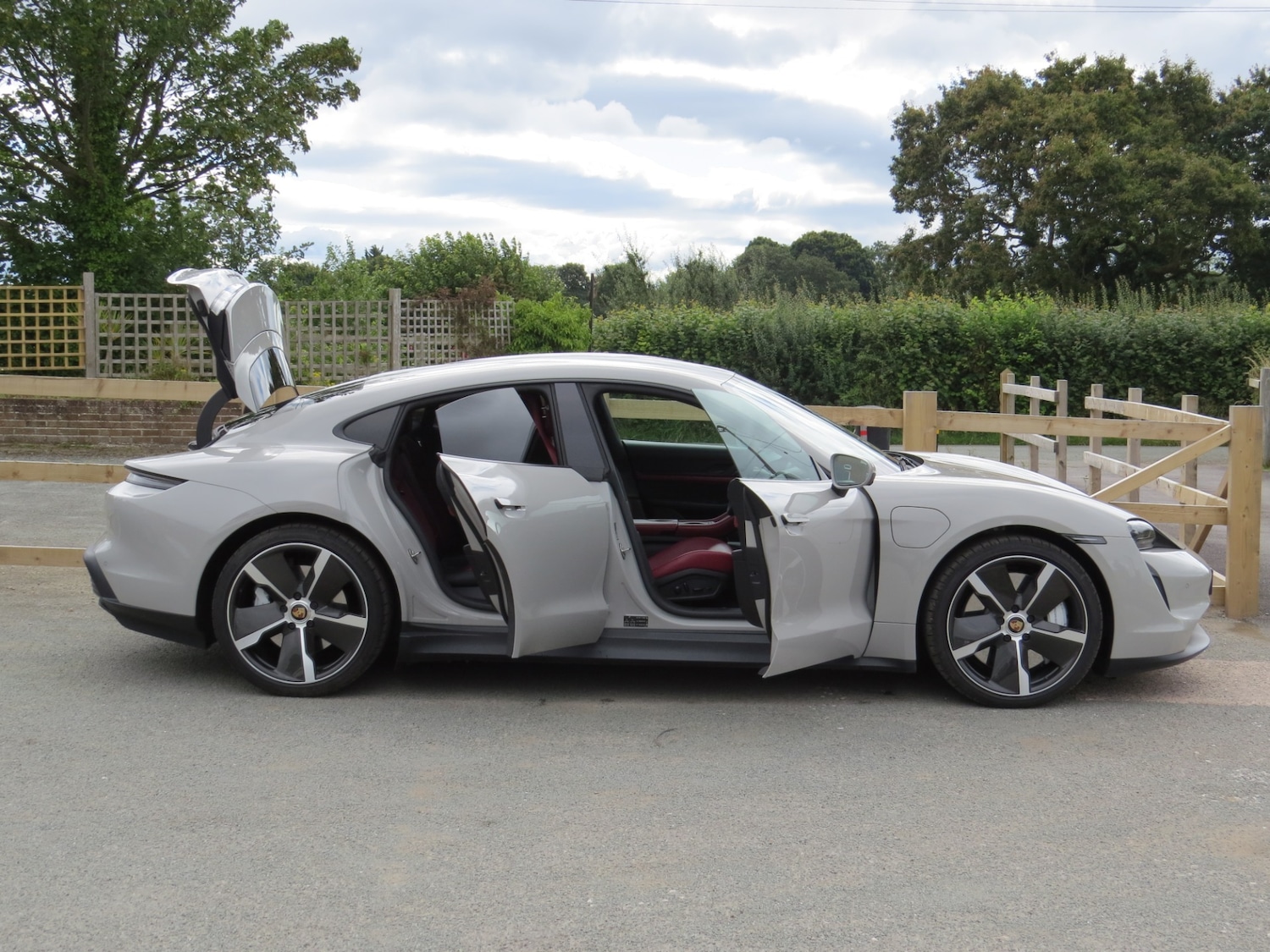 Used Porsche Taycan 2021 for sale - 76231147: Photo 11