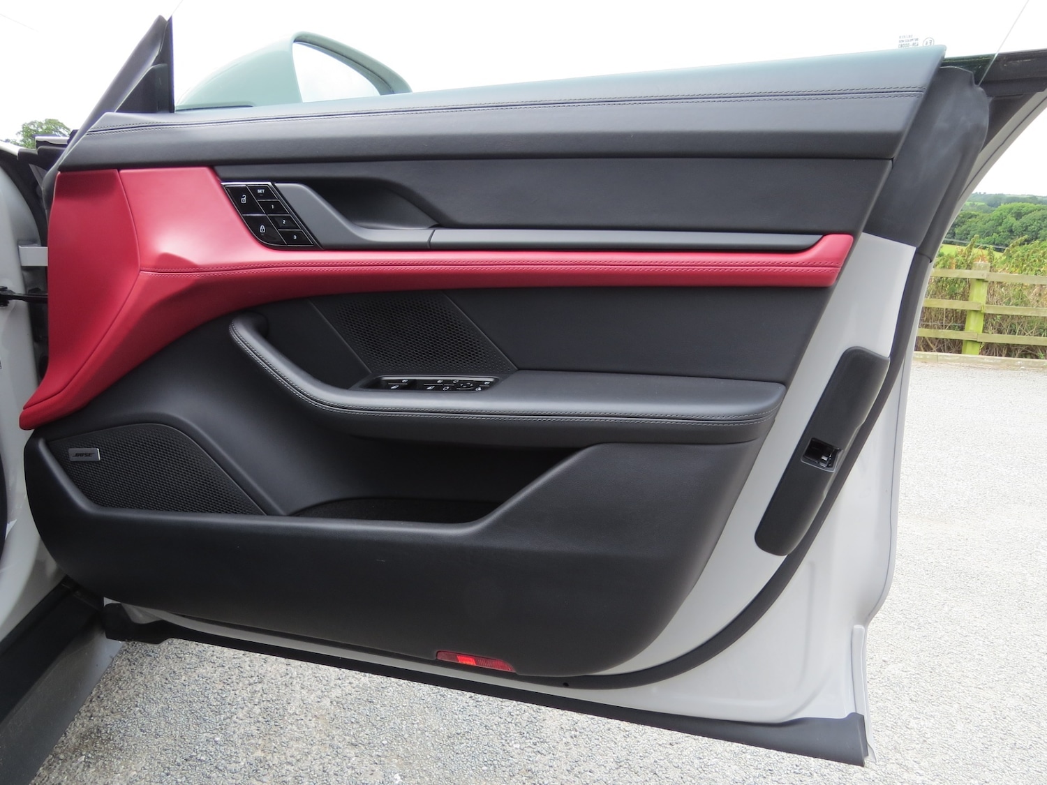 Used Porsche Taycan 2021 for sale - 76231147: Photo 18