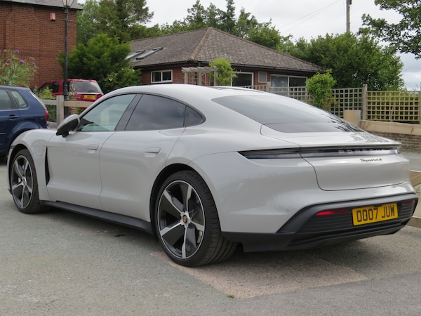 Used Porsche Taycan 2021 for sale - 76231147: Photo 18
