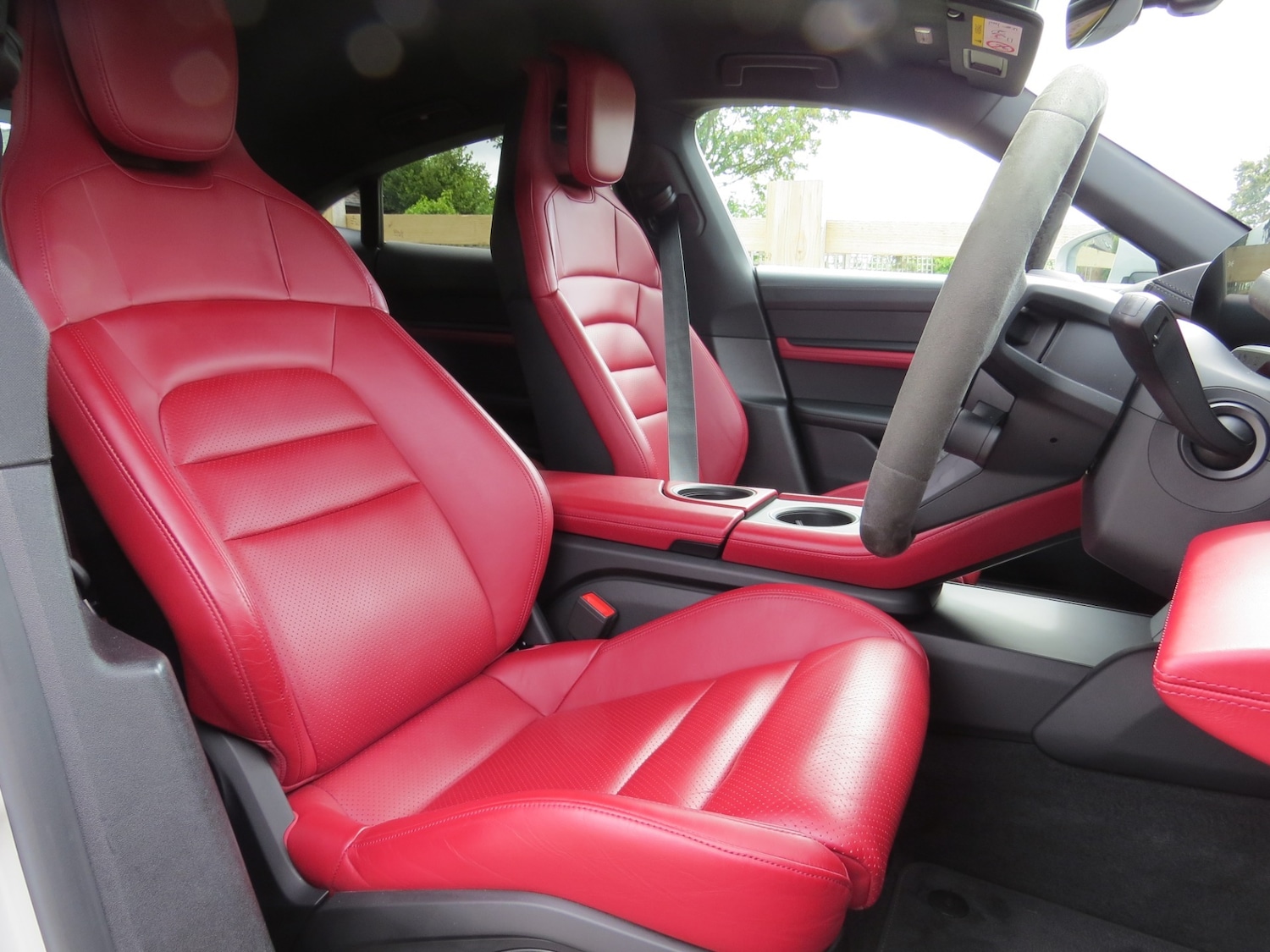 Used Porsche Taycan 2021 for sale - 76231147: Photo 2