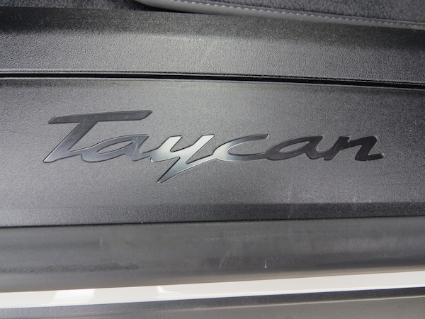 Used Porsche Taycan 2021 for sale - 76231147: Photo 21