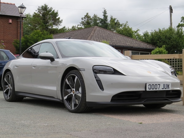Used Porsche Taycan 2021 for sale - 76231147: Photo 5