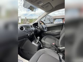 Used Hyundai i10 2019 for sale - 79739822: Photo
