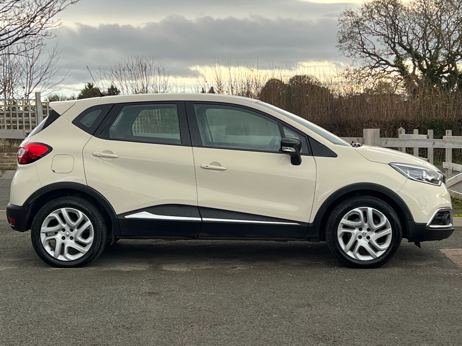 Used Renault Captur 2015 for sale - 76696257: Photo 22