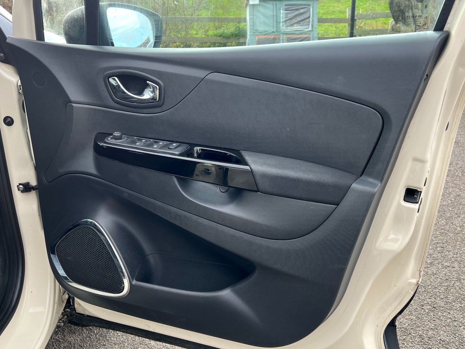 Used Renault Captur 2015 for sale - 76696257: Photo 25