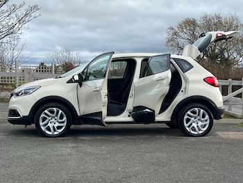 Used Renault Captur 2015 for sale - 76696257: Photo