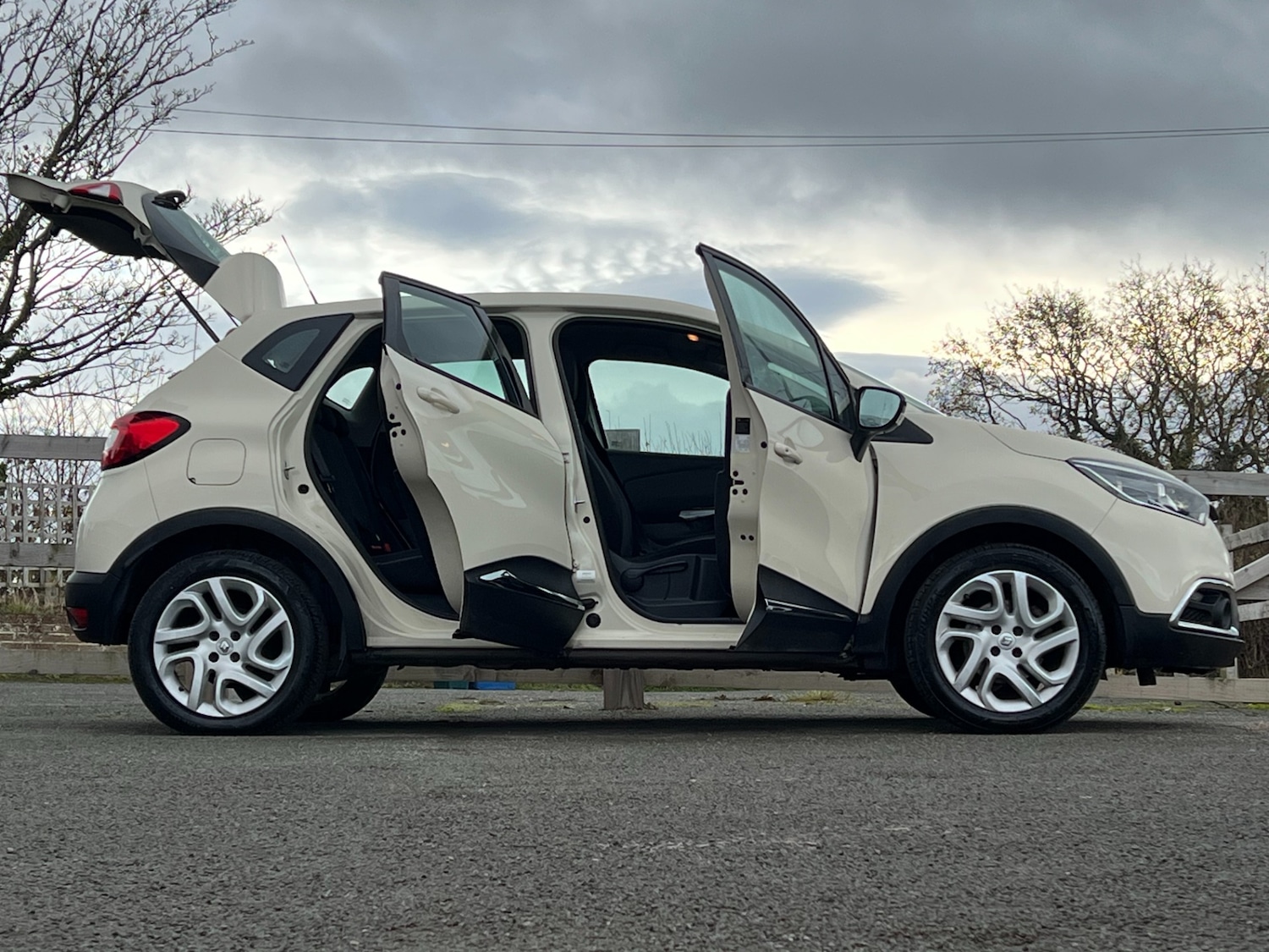 Used Renault Captur 2015 for sale - 76696257: Photo 4