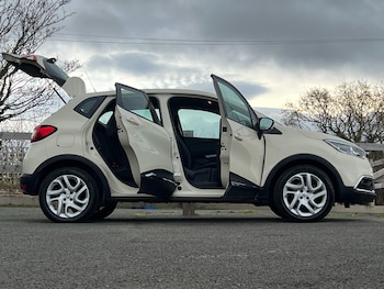 Used Renault Captur 2015 for sale - 76696257: Photo