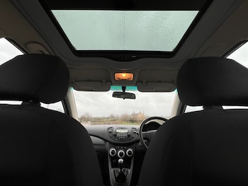 Used Hyundai i10 2010 for sale - 77676856: Photo