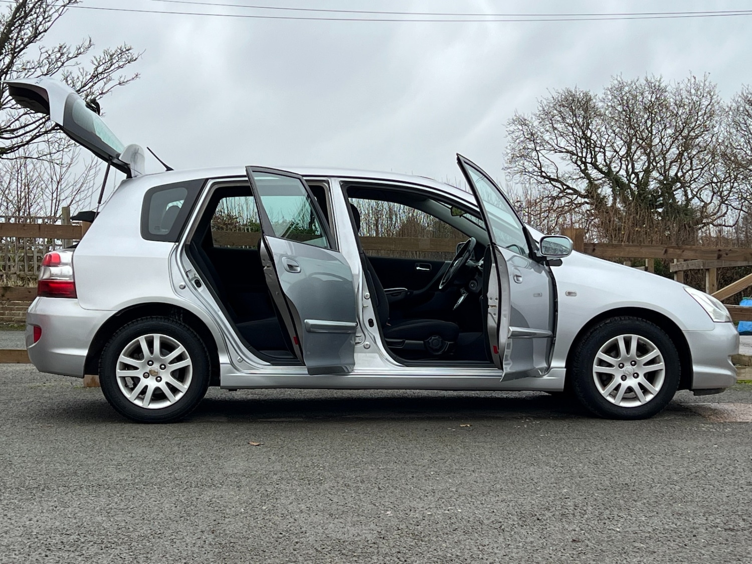 Used Honda Civic 2004 for sale - 76808373: Photo 4